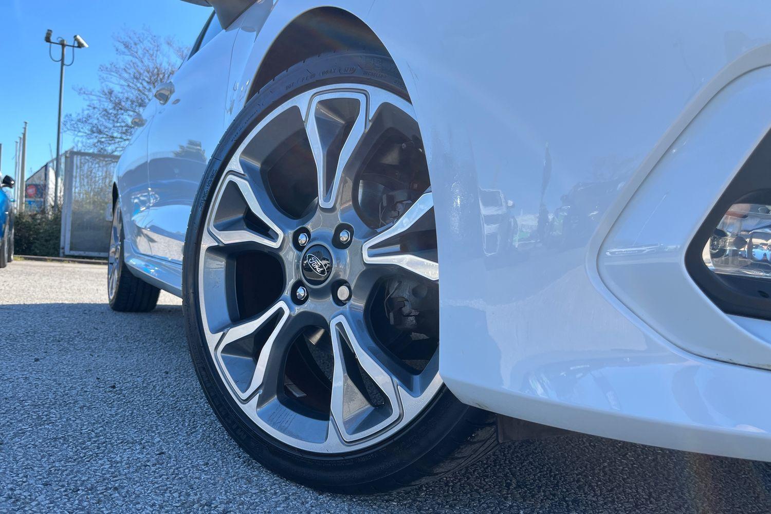 Ford FIESTA Photo 7