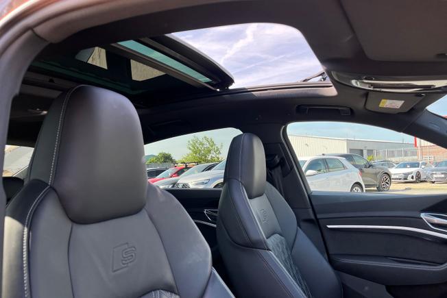 AUDI e-tron Photo 58
