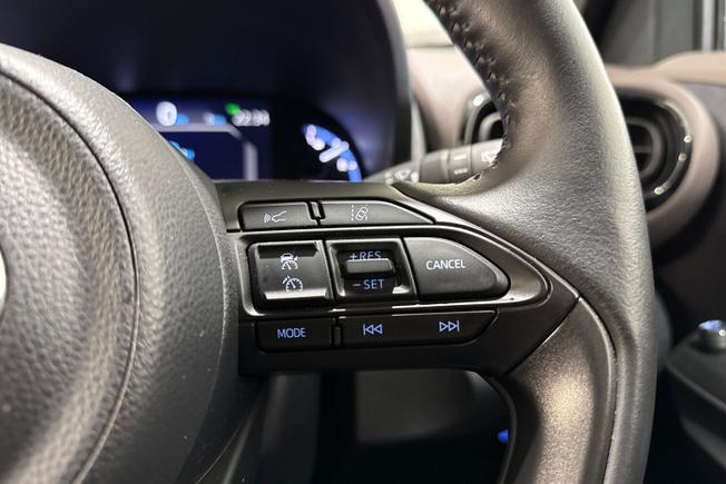 TOYOTA Yaris Cross Photo 17