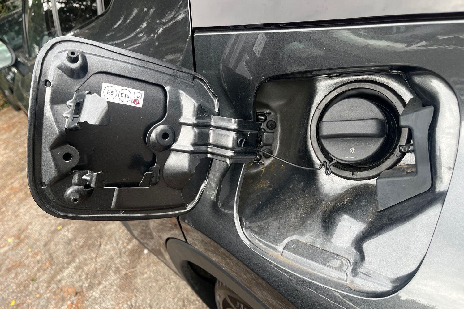 Toyota C-HR Photo 26