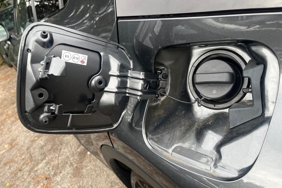 Toyota C-HR Photo autoimg-5eb3ce1778b8c7ec76aced872c9271aacc57f5d7.jpg
