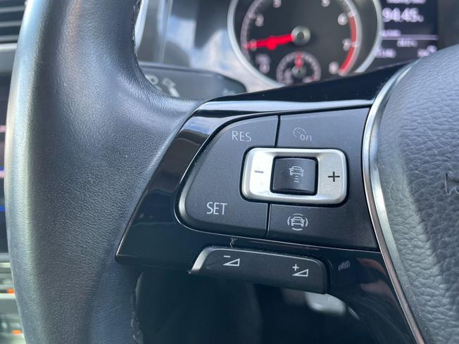 VOLKSWAGEN Golf Photo 16