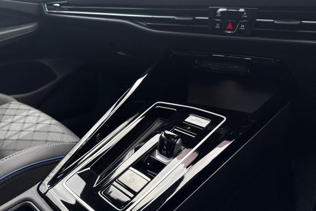 VOLKSWAGEN Golf Photo 23