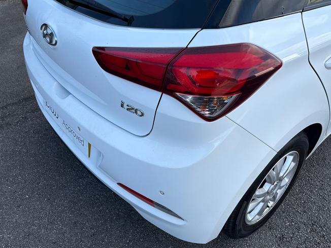 HYUNDAI i20 Photo 22