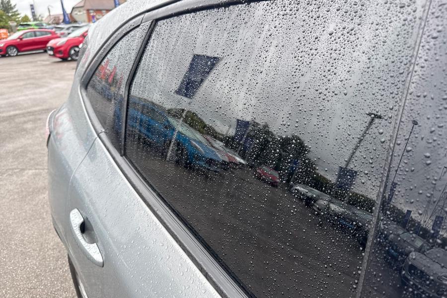 Ford KUGA Photo autoimg-5ec46afbcab58891e60b25f7c10d90801160f7ae.jpg