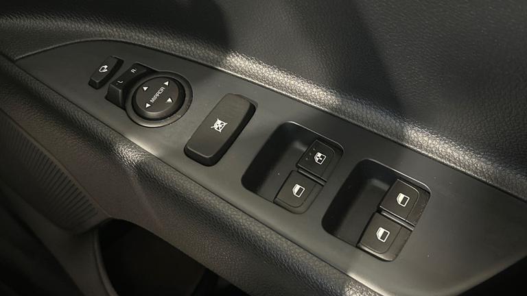 Used Kia Stonic WG24UWO 20