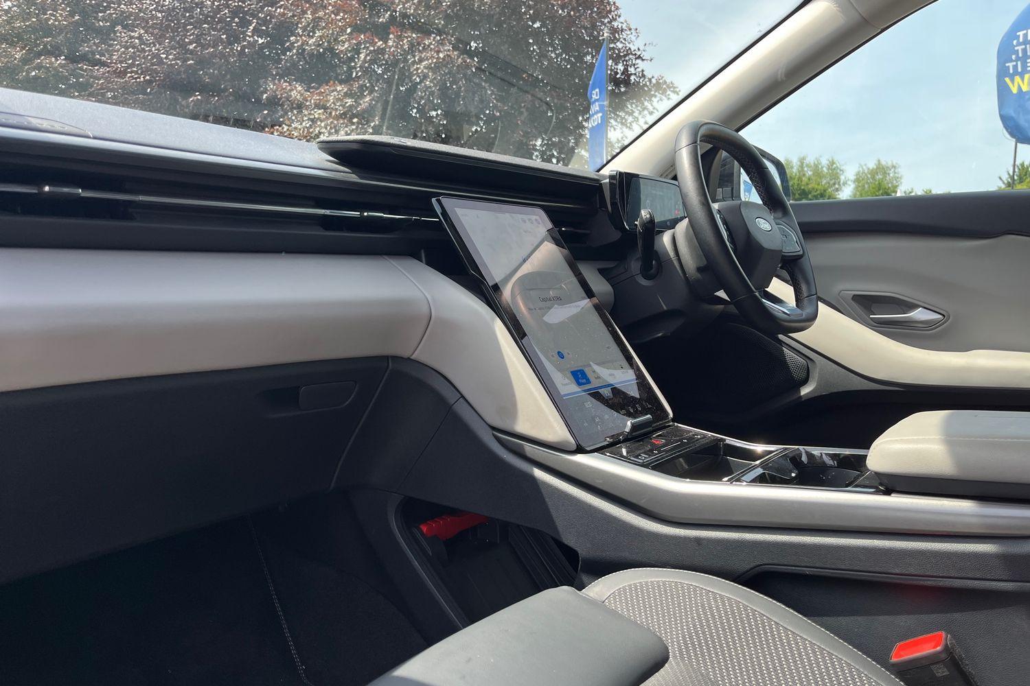 Ford EXPLORER Photo 17