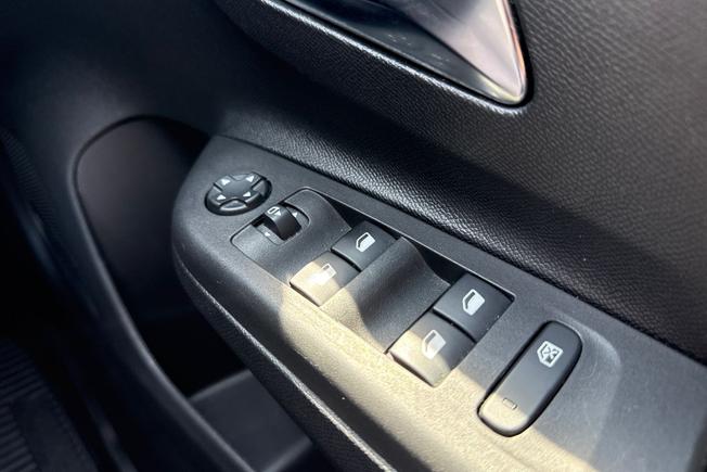 VAUXHALL Corsa Photo 23