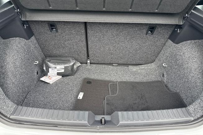 SEAT Ibiza Photo 12