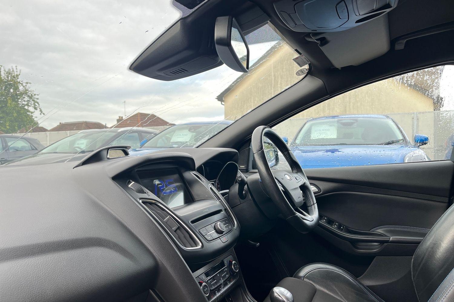Ford FOCUS RS Photo 17