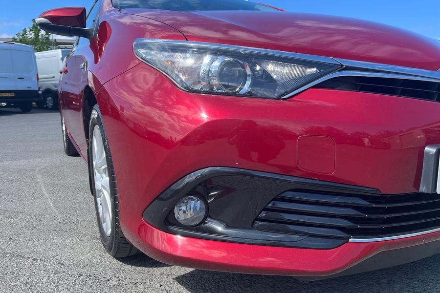 Toyota AURIS Photo autoimg-5eeeb84fece9c71ca509e5c4abcde2f88e8355e1.jpg