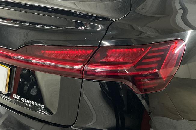 AUDI e-tron Photo 18