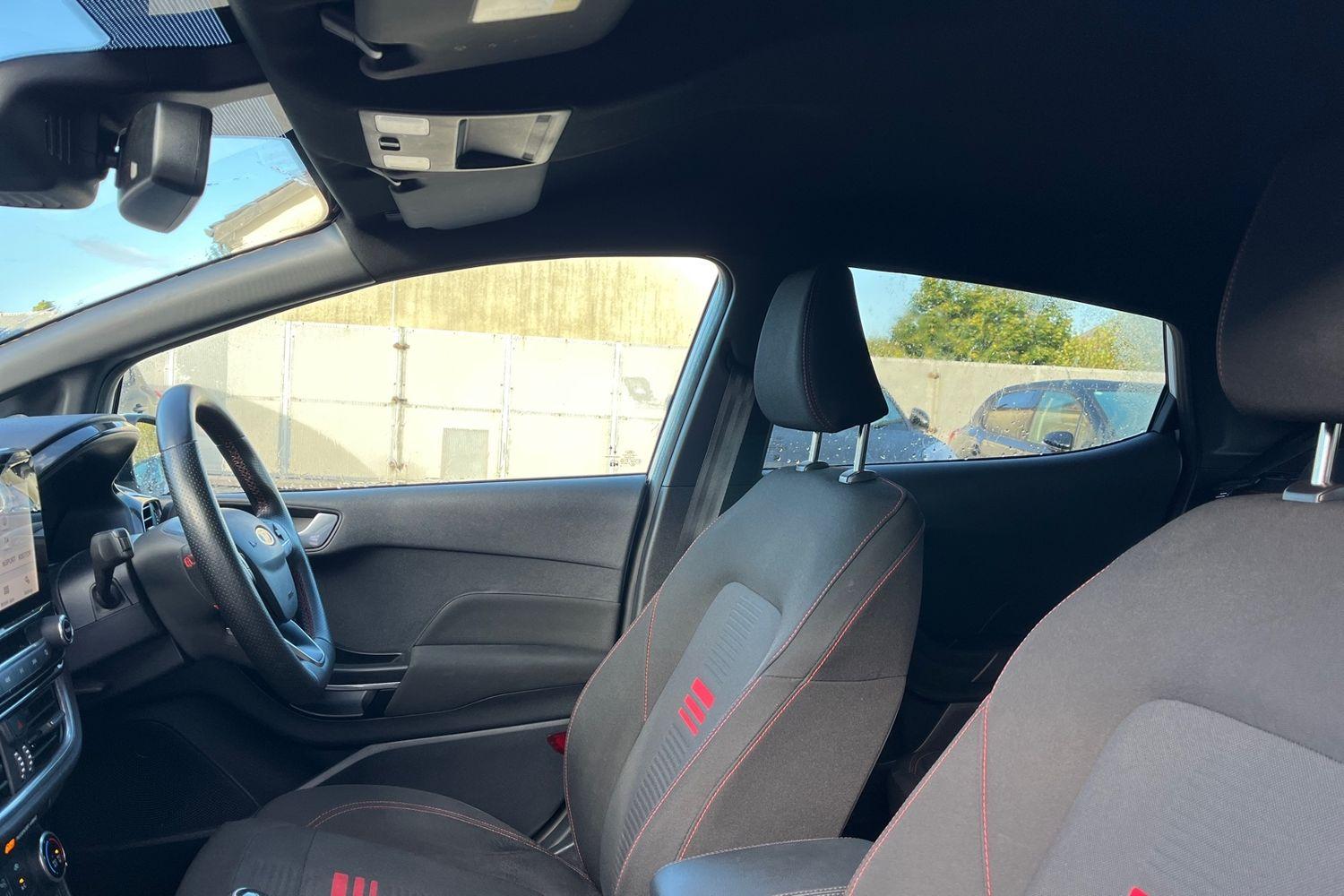 Ford FIESTA Photo 18