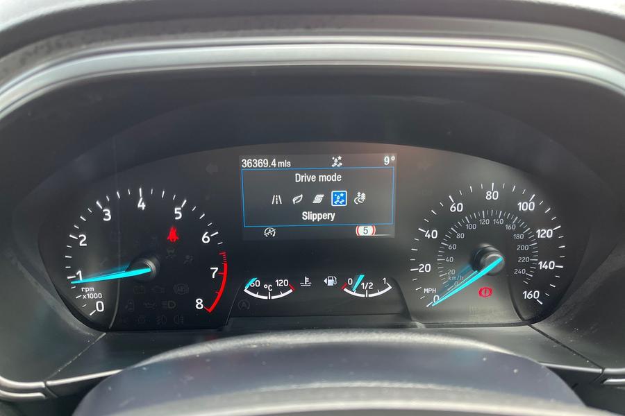 Ford FOCUS Photo autoimg-5ef49dbf024701c03ff68cc1d12435e50d5771a4.jpg
