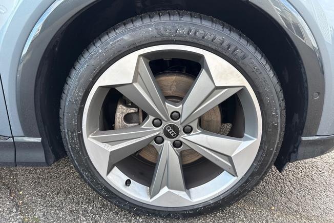 AUDI Q4 e-tron Photo 32