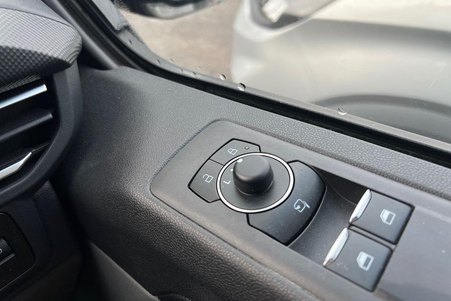 Used Ford TRANSIT CUSTOM WO25UKD 21