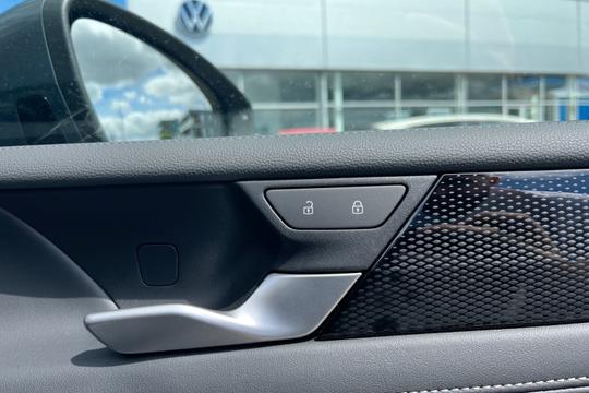 Volkswagen Tiguan Photo autoimg-5eff57cb9c6d7bca9b9b23ce2346db45f5b13d75.jpg