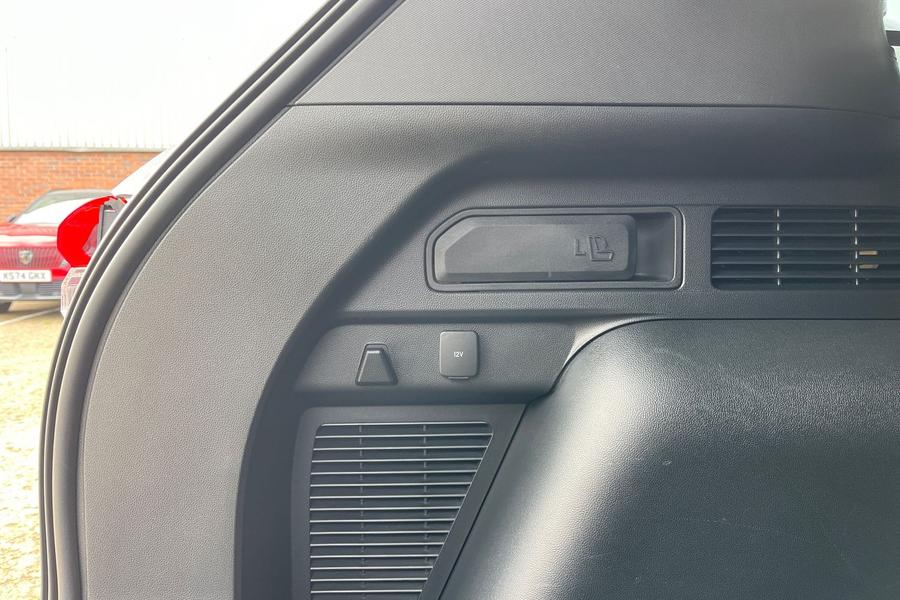 Ford Kuga Photo autoimg-5f00c4d49036bf3defb333f91a1d3a3349b0c3a9.jpg