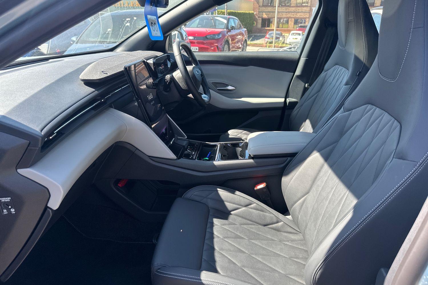 Ford EXPLORER Photo 35