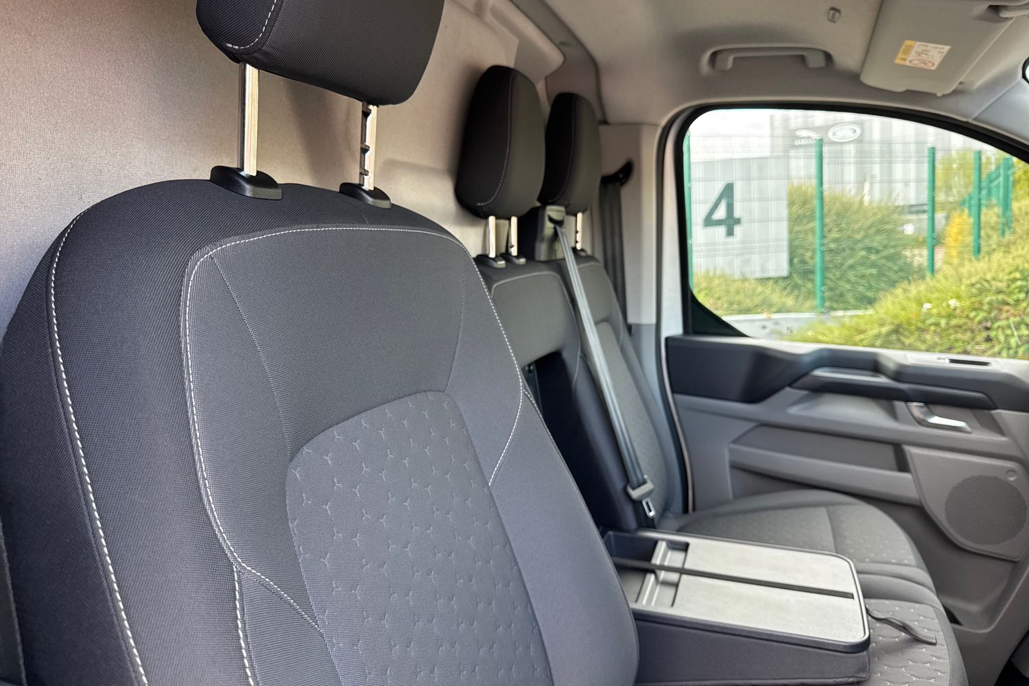 Ford TRANSIT CUSTOM Photo 28
