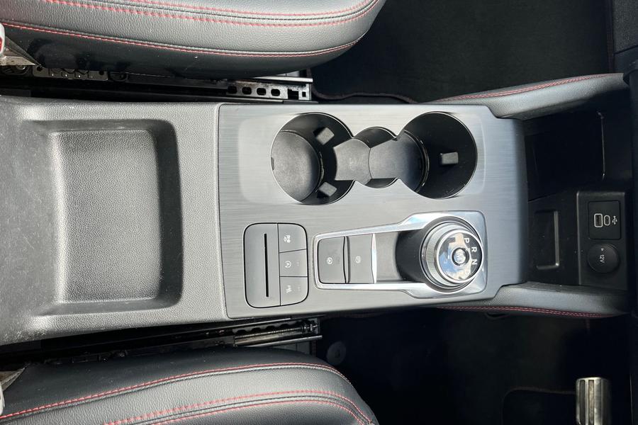 Ford KUGA Photo autoimg-5f188834dceec6b9e8623c207ad6e587c951d1be.jpg