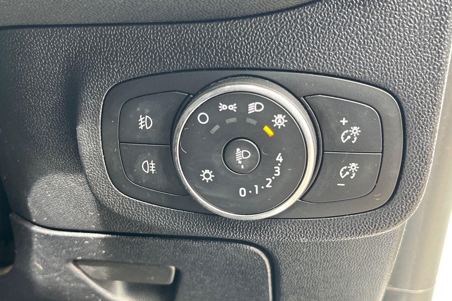 Ford FIESTA Photo 24