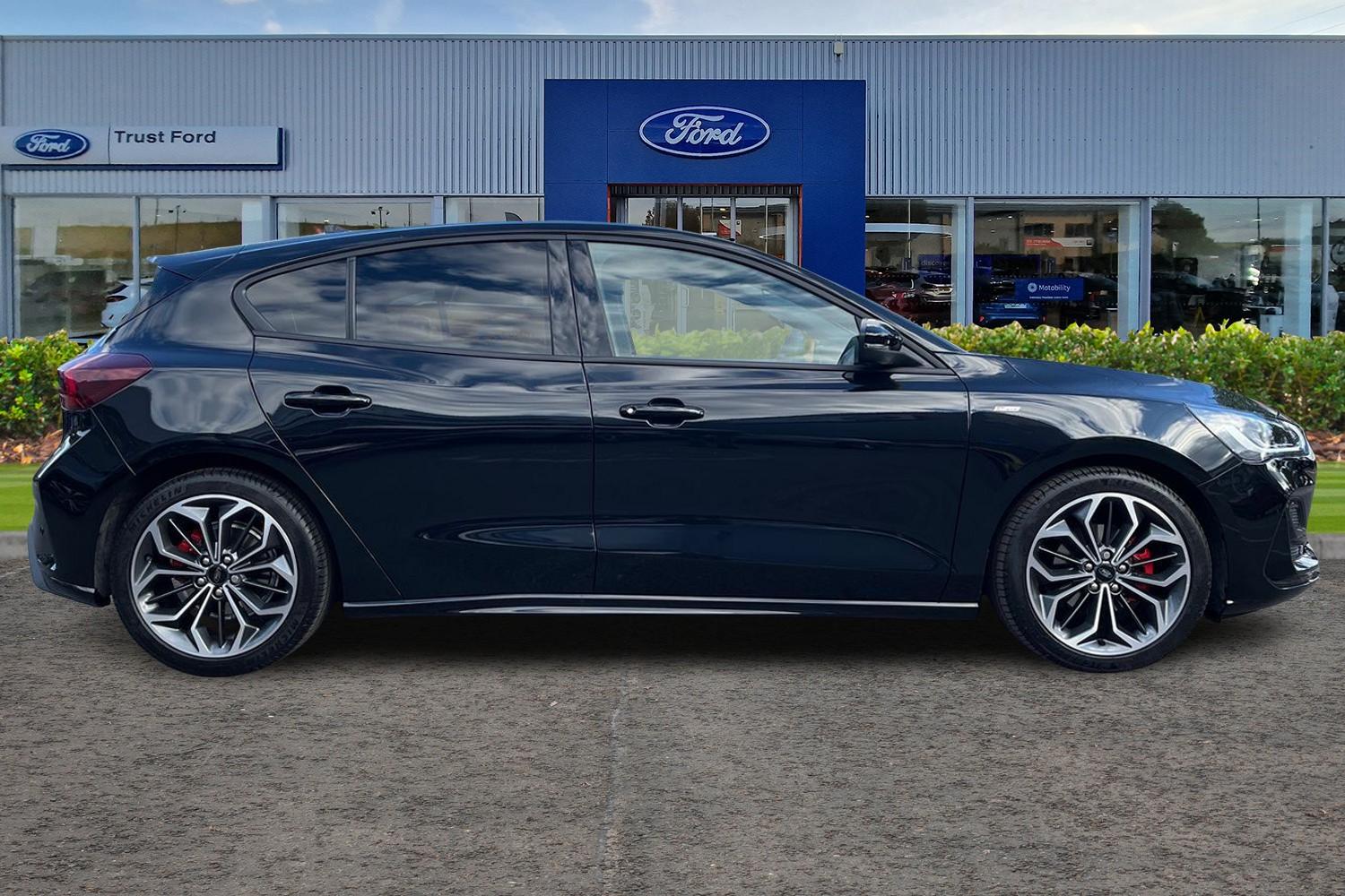 Ford Focus Photo 2