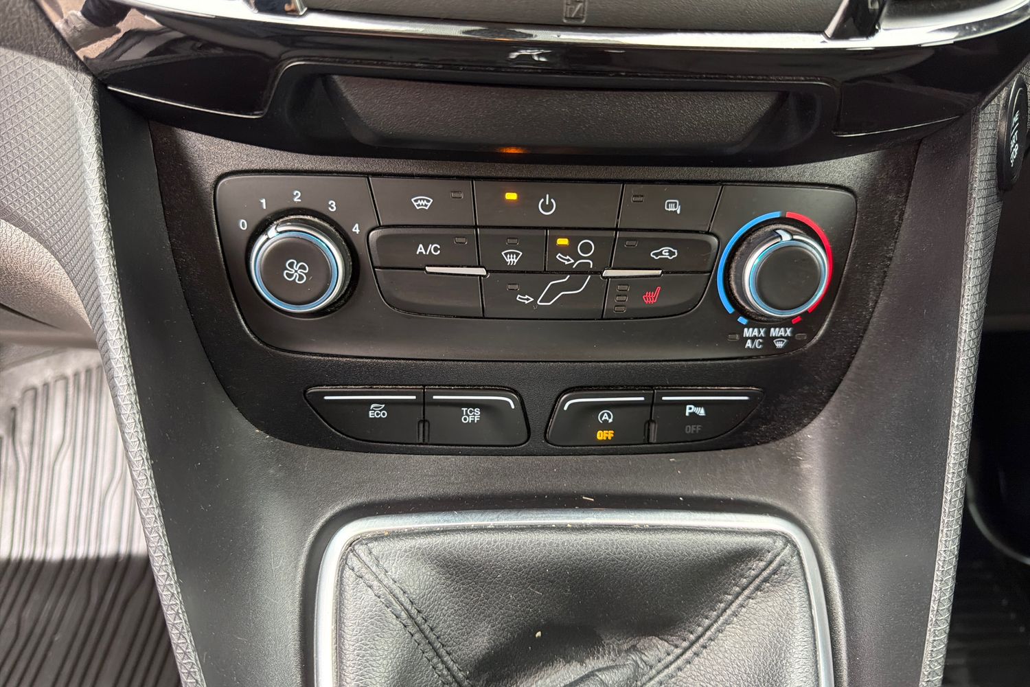Ford TRANSIT CONNECT Photo 27