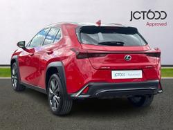 LEXUS Ux Photo 3