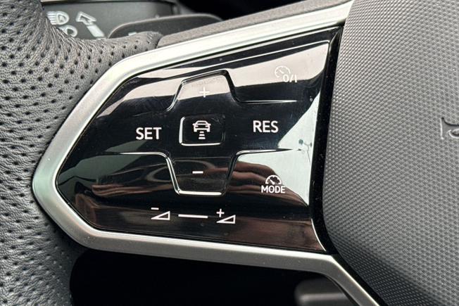 VOLKSWAGEN Touareg Photo 16