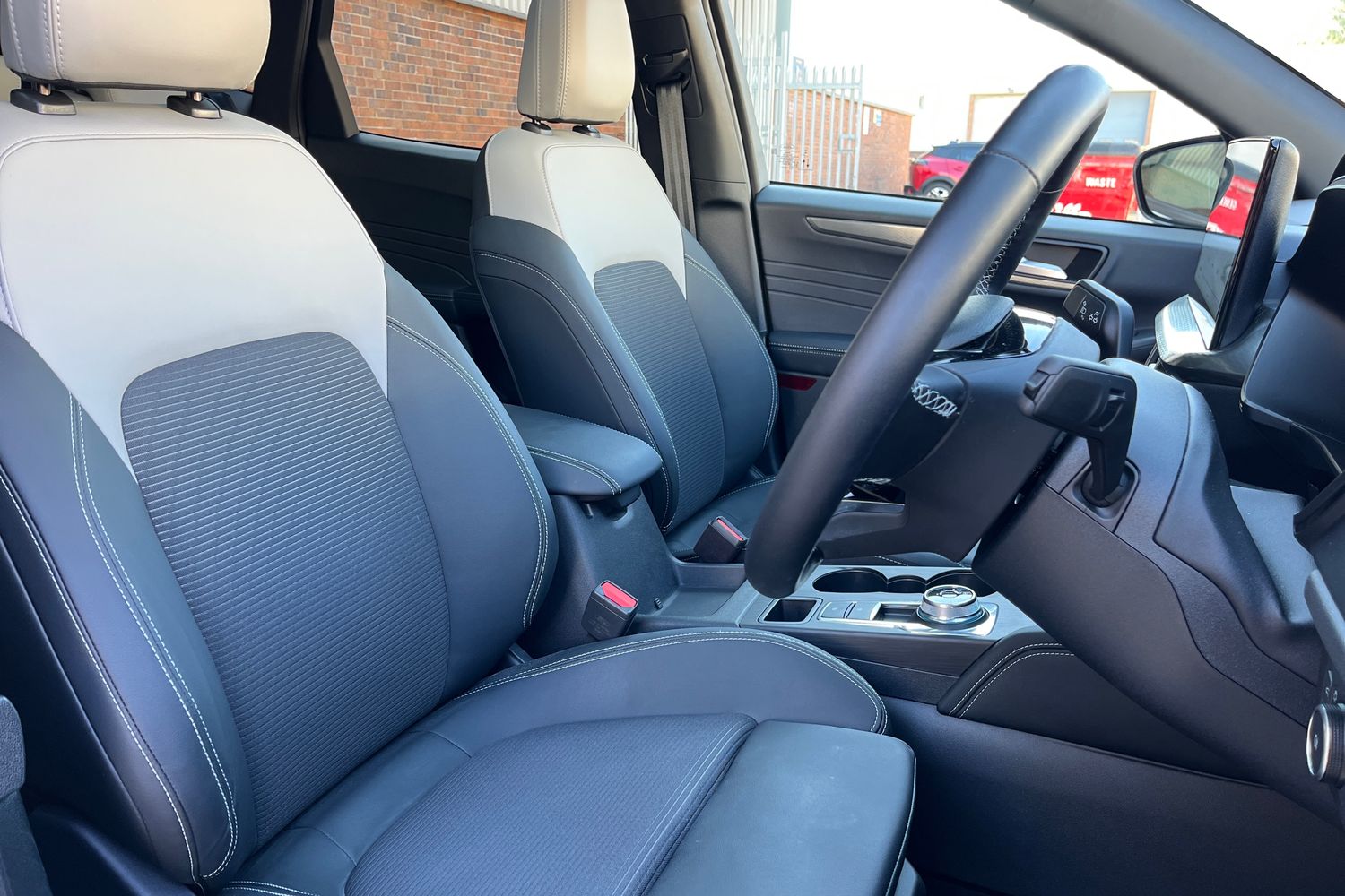 Ford KUGA Photo 16