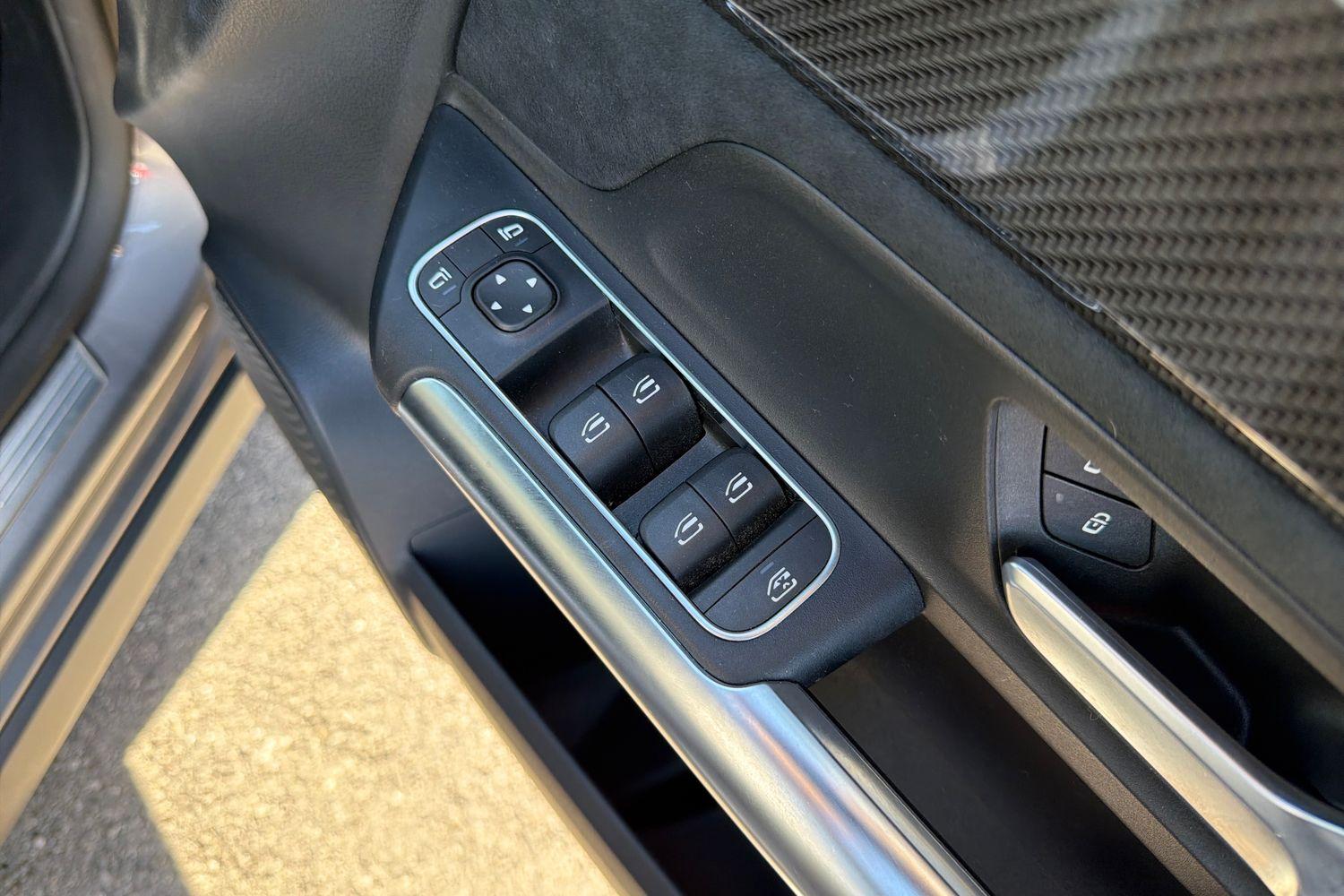 Mercedes-Benz GLA Photo 15