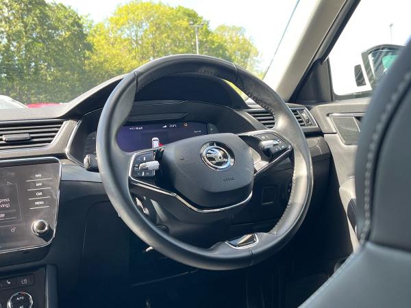 Skoda Superb Photo autoimg-5f26a08cc840279070e151ff1ef488b80def8049.jpg