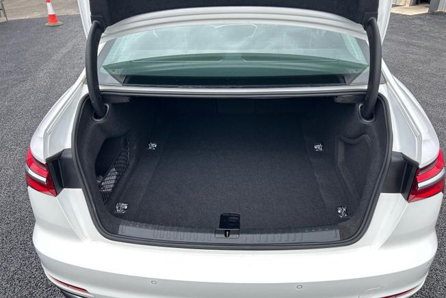 AUDI A6 Saloon Photo 12