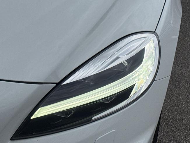 VOLVO V40 Photo 22