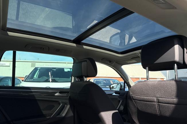 VOLKSWAGEN Tiguan Photo 25