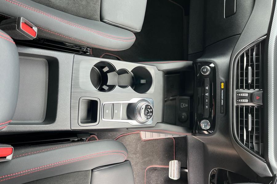 Ford KUGA Photo autoimg-5f3d5dc5f54d88ed46f097758db92ff04c93602d.jpg