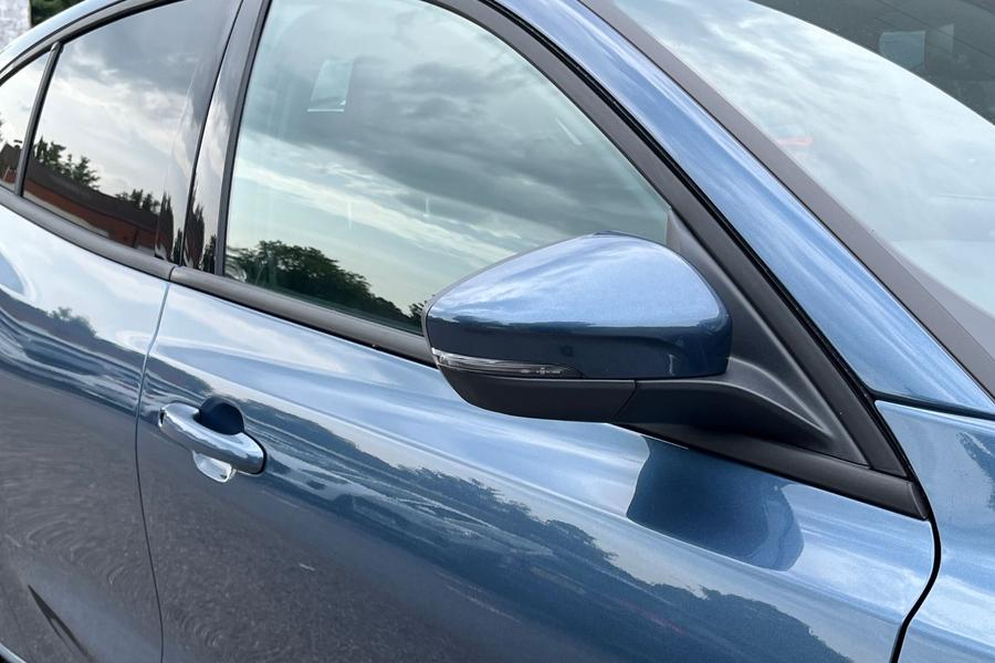 Ford FOCUS Photo autoimg-5f475984aa50f1c90467b74a3e172f50c9b3c0aa.jpg