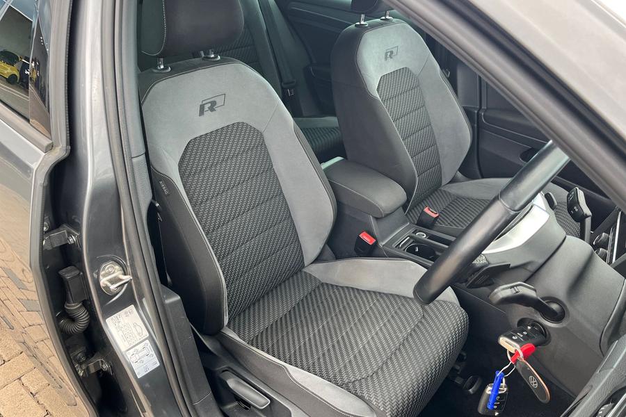 Volkswagen GOLF Photo autoimg-5f4bf09efce0c7b1e2bedee0ba3949386ae0c055.jpg