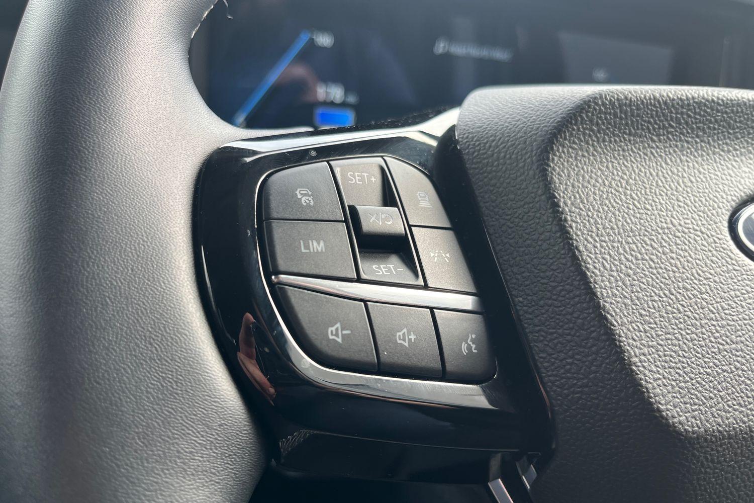 Ford E-TOURNEO COURIER Photo 38