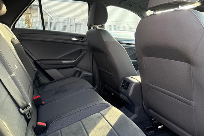 Volkswagen T-Roc Photo 35