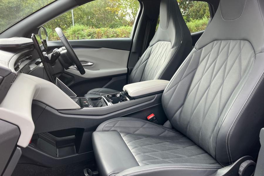 Ford Explorer Photo autoimg-5f5d91fa31ee965be291d590b3799c9ca4ada4bd.jpg