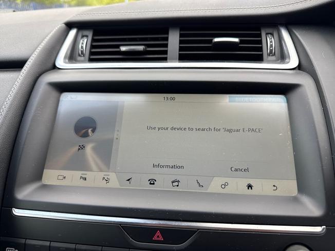 Jaguar E-PACE Photo 38