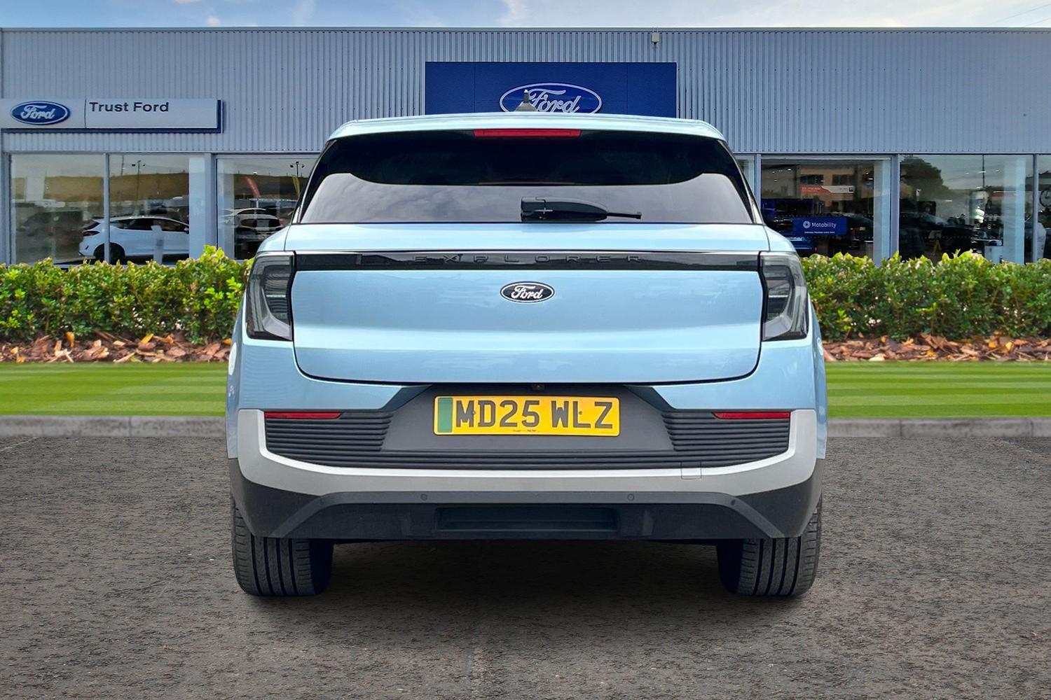 Ford Explorer Photo 6