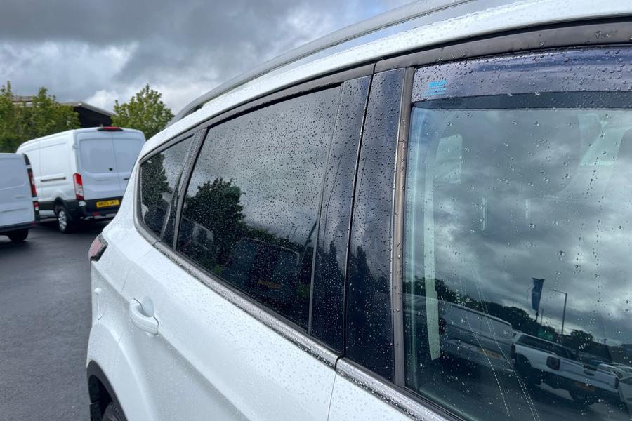 Ford Kuga Photo autoimg-5f6c9f08b8d6783a06eef19bdbe8afe68a37d41b.jpg