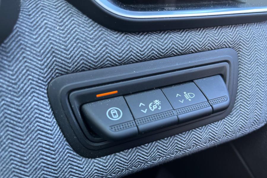 RENAULT CLIO Photo autoimg-5f6d4f0ae1d5ae17b9986dce5812060e430c2aac.jpg