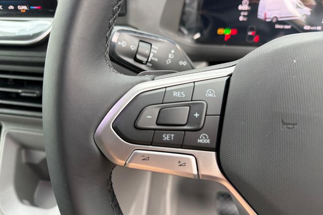 VOLKSWAGEN Crafter Photo 16