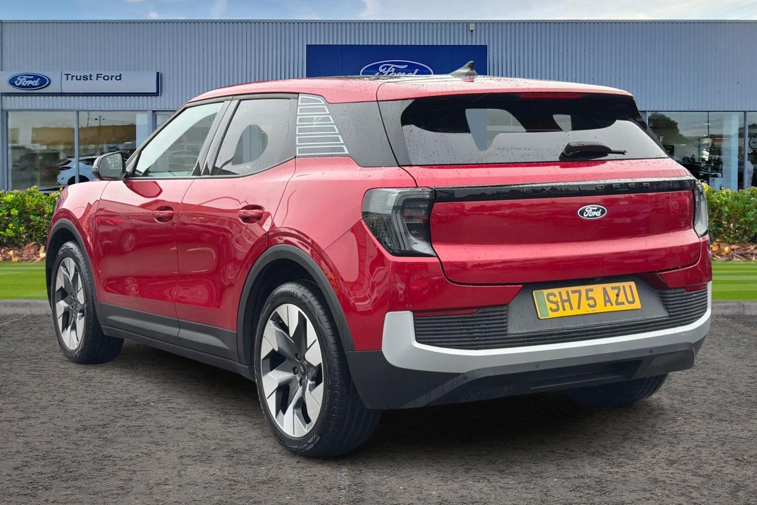 Ford EXPLORER Photo 1