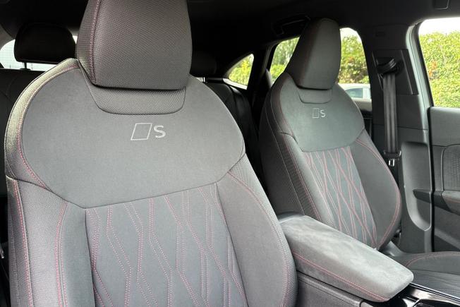 Audi Q3 Photo 36