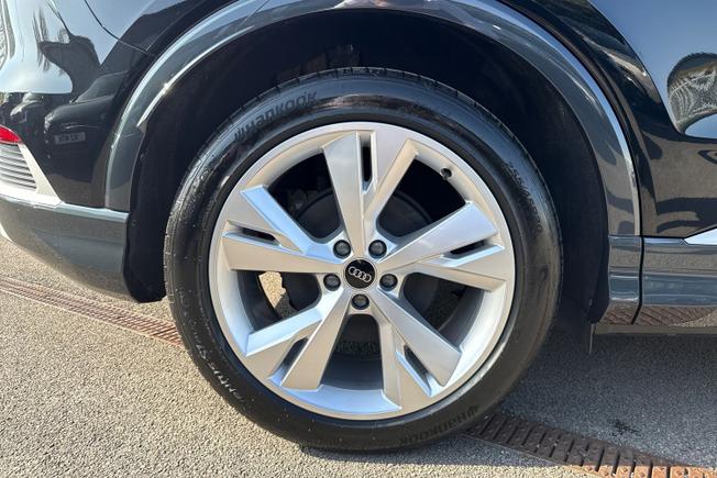AUDI  Q4 SUV Photo 5